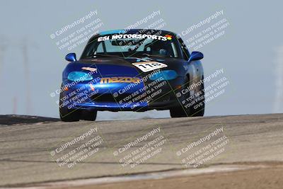 media/Oct-26-2025-CalClub SCCA (Sun) [[8ce1e69566]]/Group 5/Grapevine/